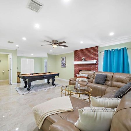 Villa Pool Oasis Games Wifi Bbq Yard Sleep 16 Houston Exterior foto
